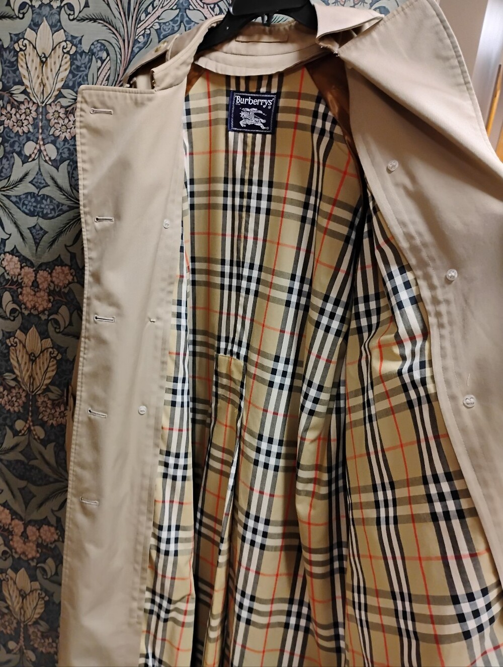Vintage Burberry Classic Beige Double-Breasted Trench Coat, With Removable Liner - Picture 6 of 16